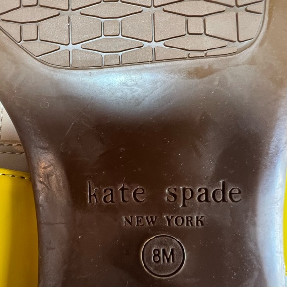 Kate Spade Women's Cece Patent Logo Slip-On T-Strap Sandals Yellow Show NEW Sz 8 - Picture 9 of 12